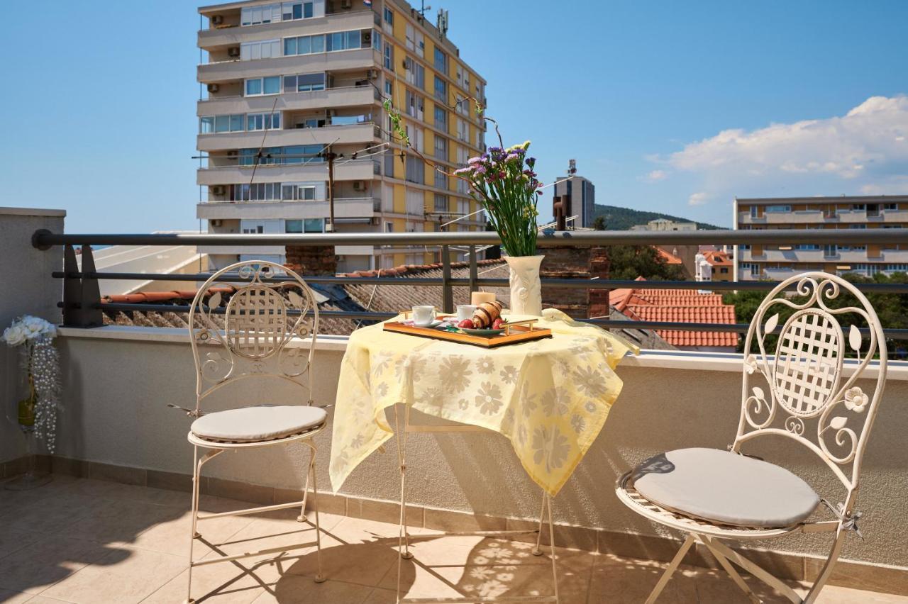Modern & Spacious Rooftop Apartment With Natual Sunlight สปลิท ภายนอก รูปภาพ